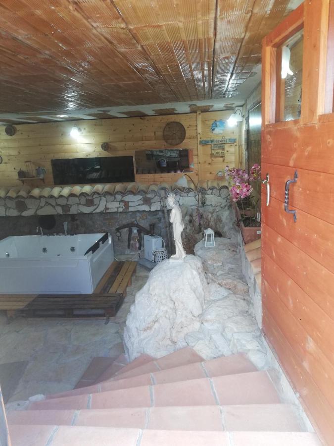 Le Capanne Di Villa Margherita Sonnino Exterior photo