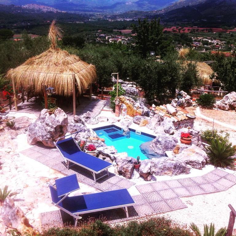 Le Capanne Di Villa Margherita Sonnino Exterior photo