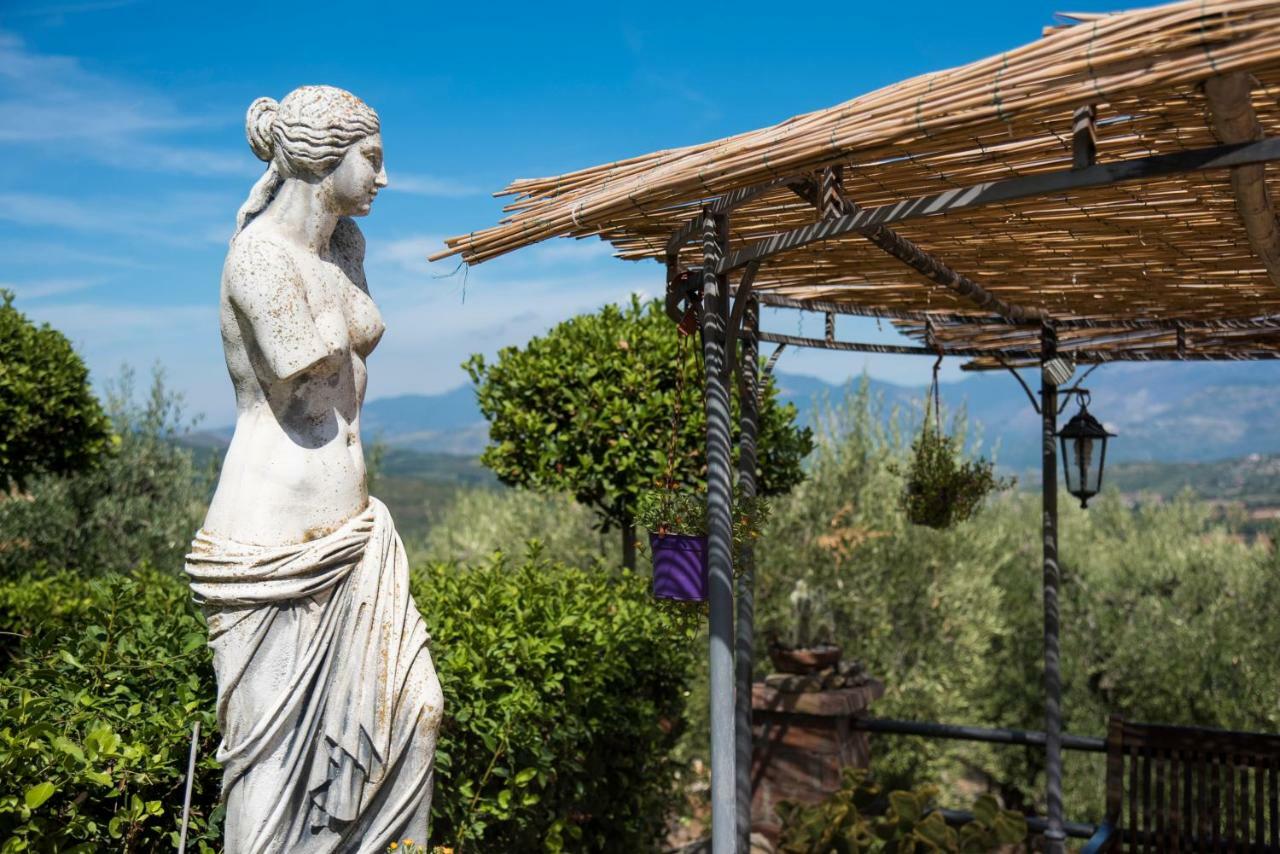 Le Capanne Di Villa Margherita Sonnino Exterior photo