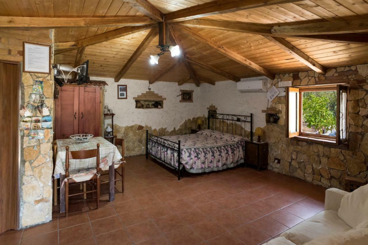Le Capanne Di Villa Margherita Sonnino Exterior photo