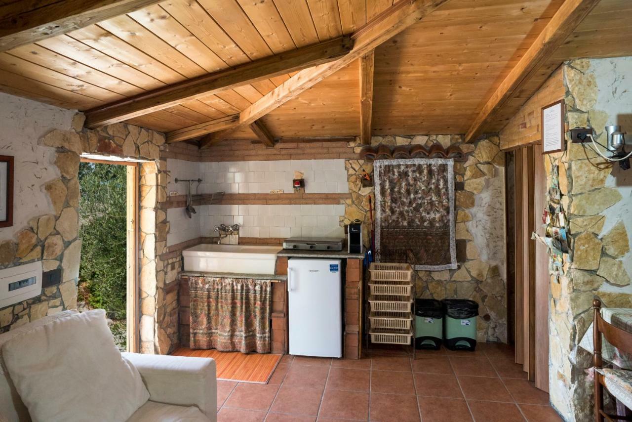 Le Capanne Di Villa Margherita Sonnino Exterior photo