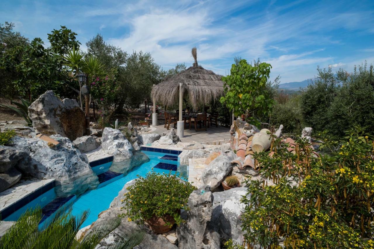 Le Capanne Di Villa Margherita Sonnino Exterior photo