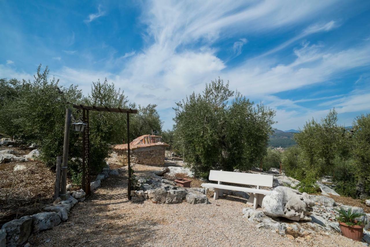 Le Capanne Di Villa Margherita Sonnino Exterior photo