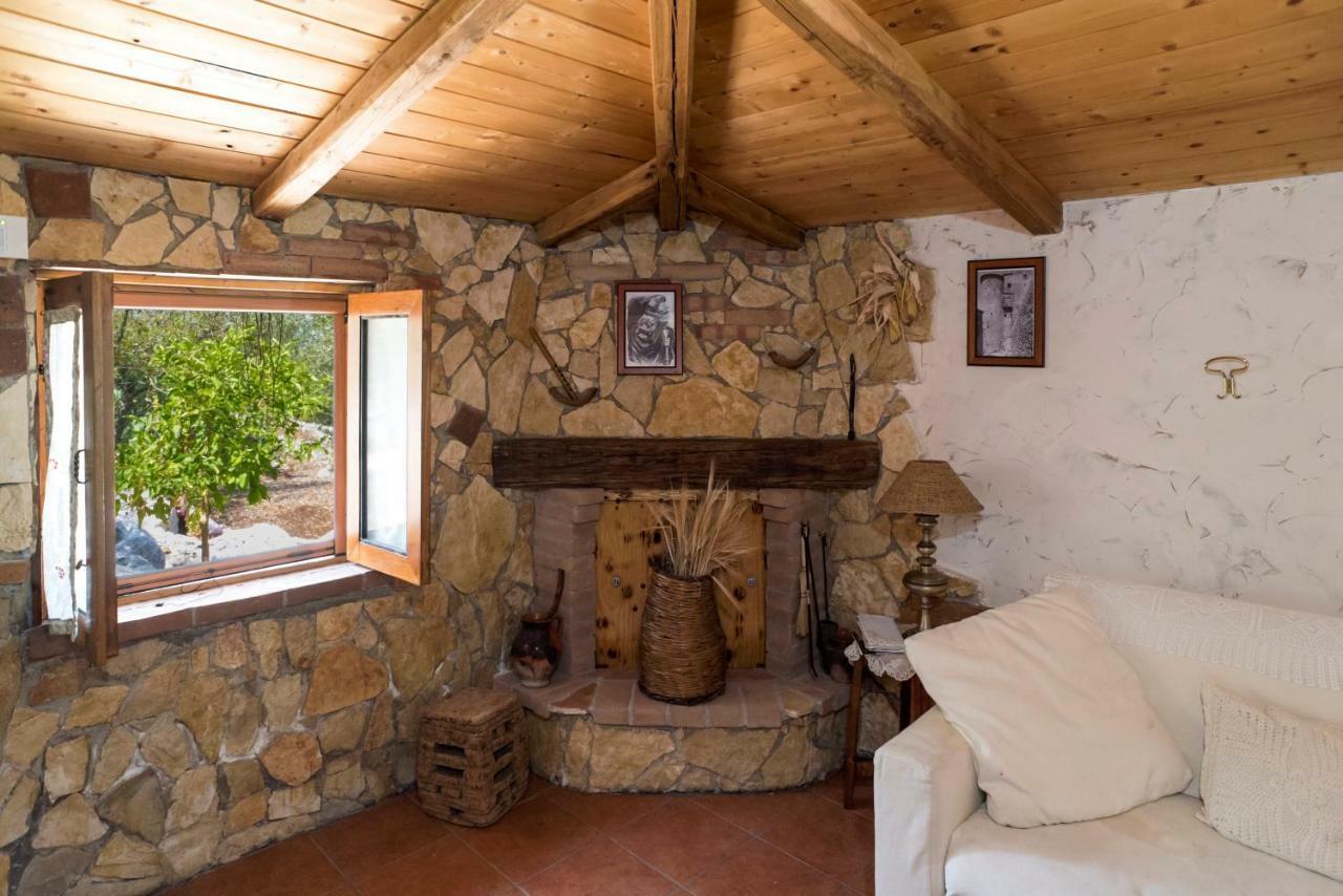 Le Capanne Di Villa Margherita Sonnino Exterior photo